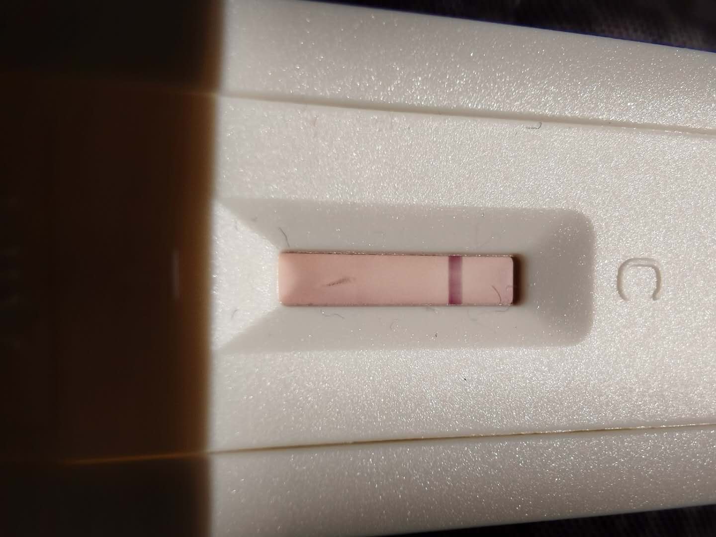 艾滋病检测检测的时候室温很高,来着窗户,很干燥,放了20分钟后成了弱