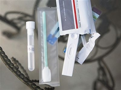 HIV试纸使用第二步：拆包装