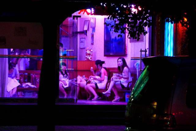 耳洞 艾滋病病例