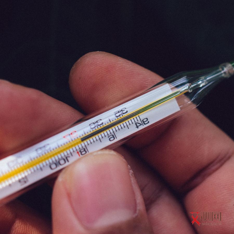 艾滋病身体出现红斑怎么办啊