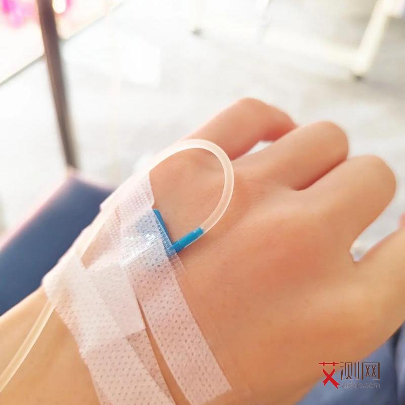 艾滋病初期会起小红点吗